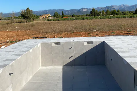 Construcción de piscina en Biniali